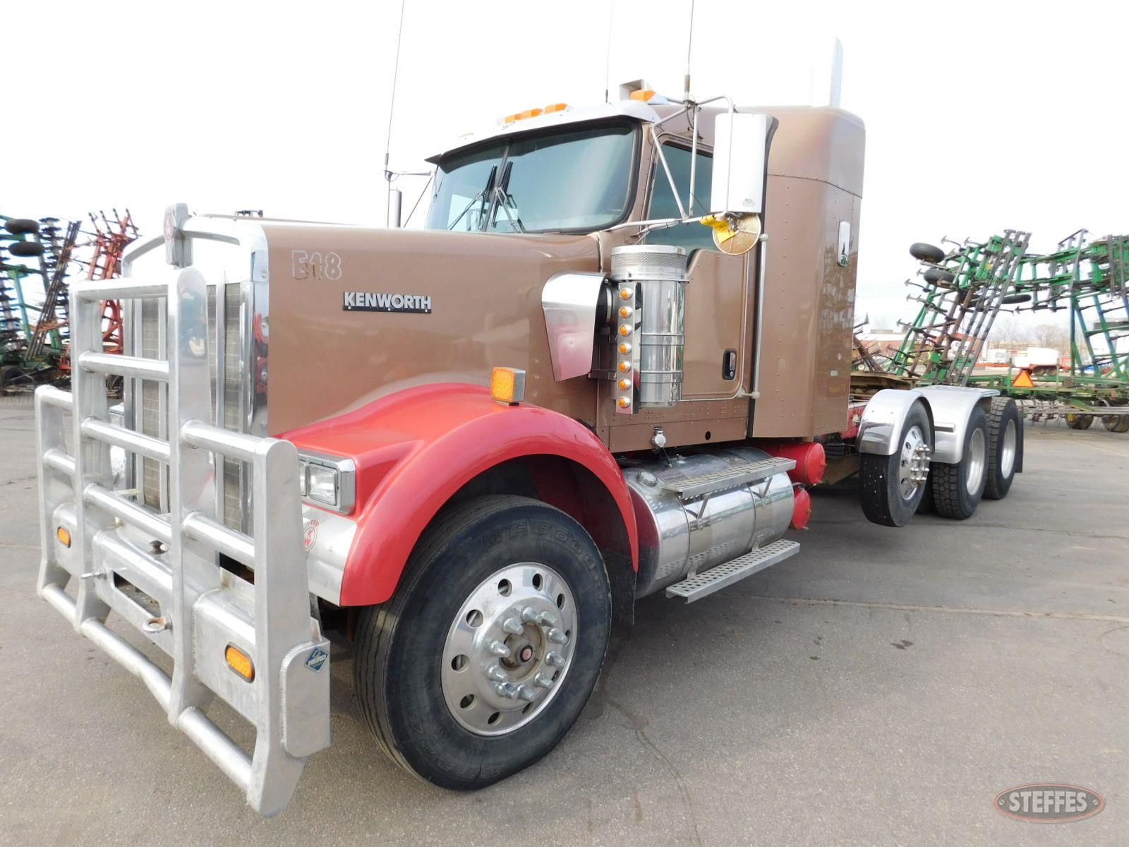 2003 Kenworth W900_1.jpg